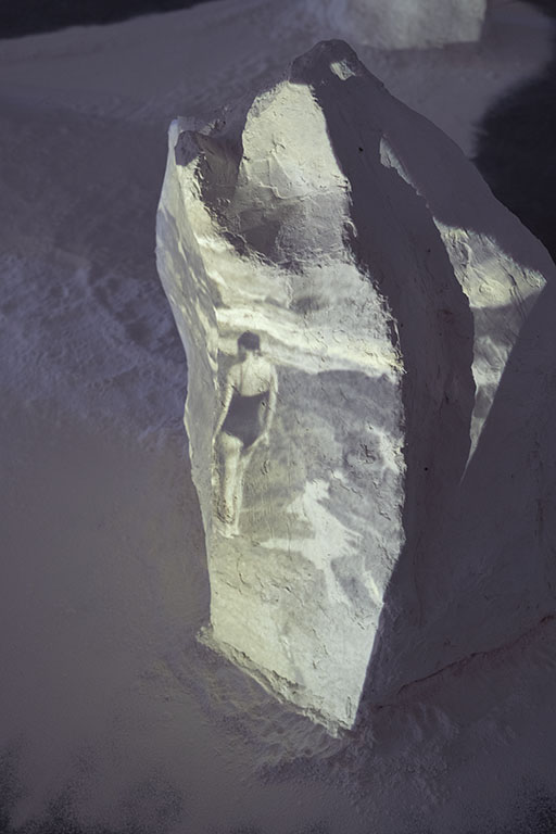 vue d'exposition_  sculpture et video_Depuis je me demande si les rochers s'ennuient_ Juliette Morisse